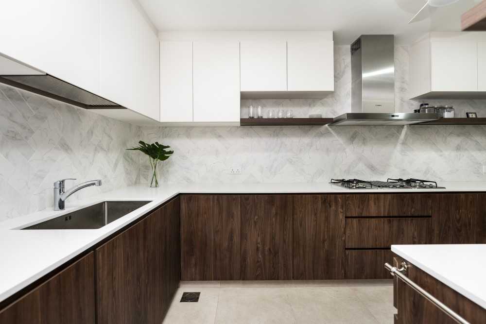 Modern Kitchen with Countertop and Homogeneous Tiles
