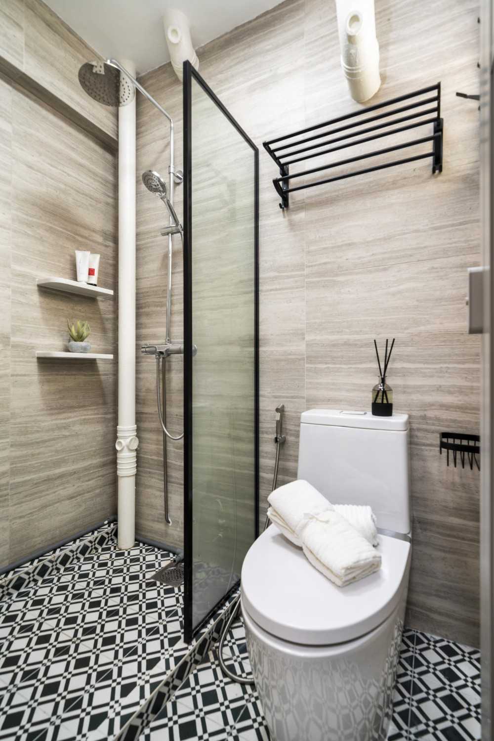Minimalist Bathroom with Homogeneous Tiles and Shower Screen