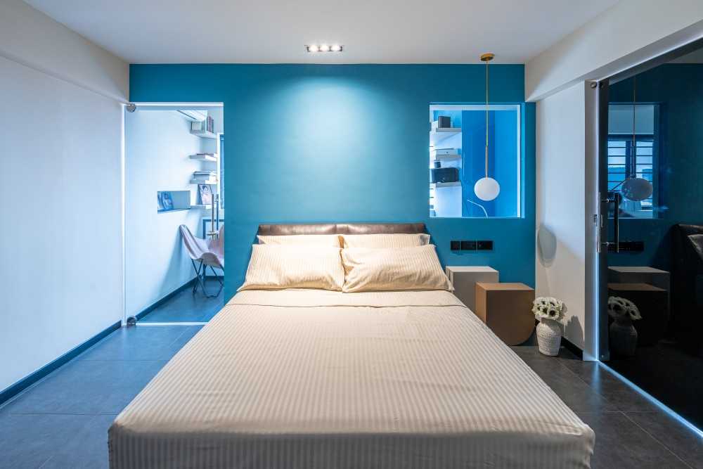 Modern Bedroom with Bookshelf and Homogeneous Tiles