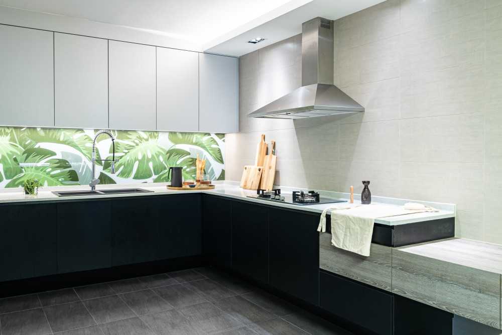 Modern Kitchen with Countertop and Homogeneous Tiles