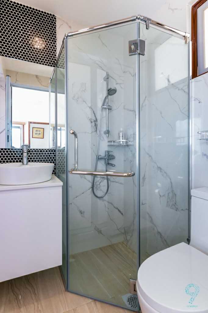 Modern Bathroom with Mirror and Vanity Counter
