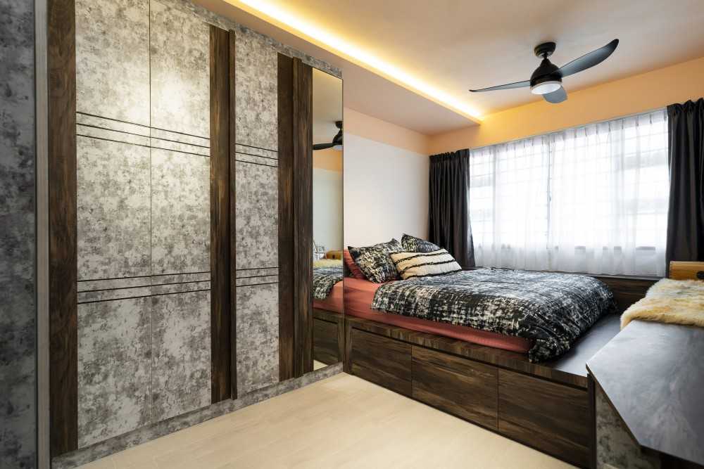 Asian Bedroom with Platform Bed and Vinyl Flooring