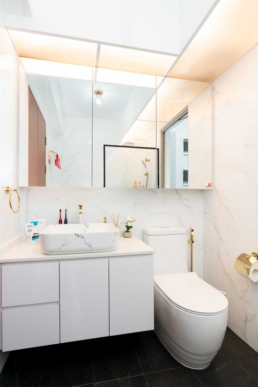 Scandinavian Bathroom with Feature Wall and Mirror