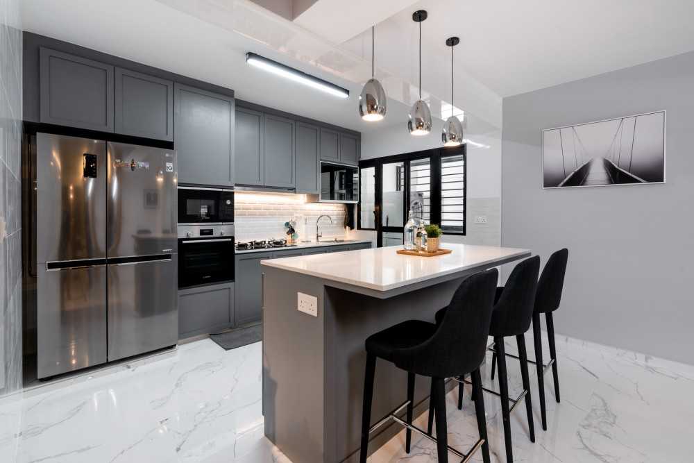 Contemporary Kitchen with Open Kitchen and Breakfast Counter
