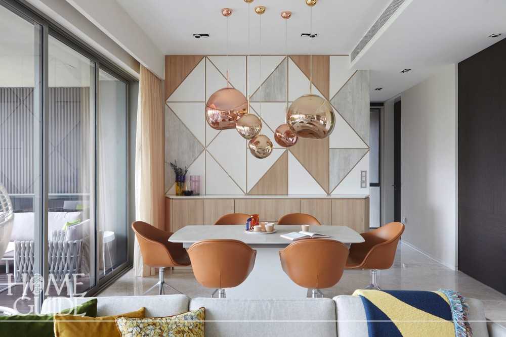 Scandinavian Dining Room with Dining Table and Lamps