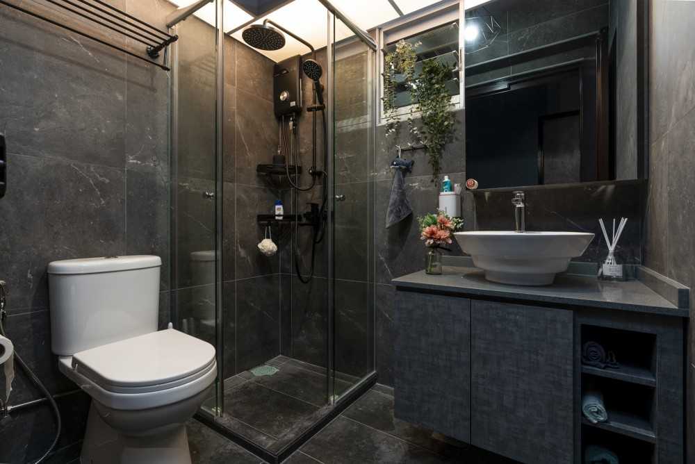 Contemporary Bathroom with Mirror and Planters
