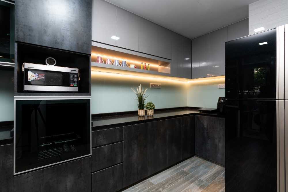 Contemporary Kitchen with Countertop and Kitchen Cabinets
