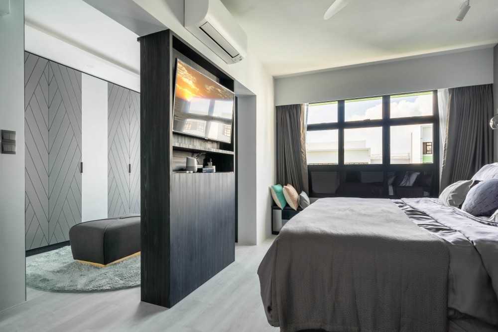 Contemporary Bedroom with Vinyl Flooring and TV Console