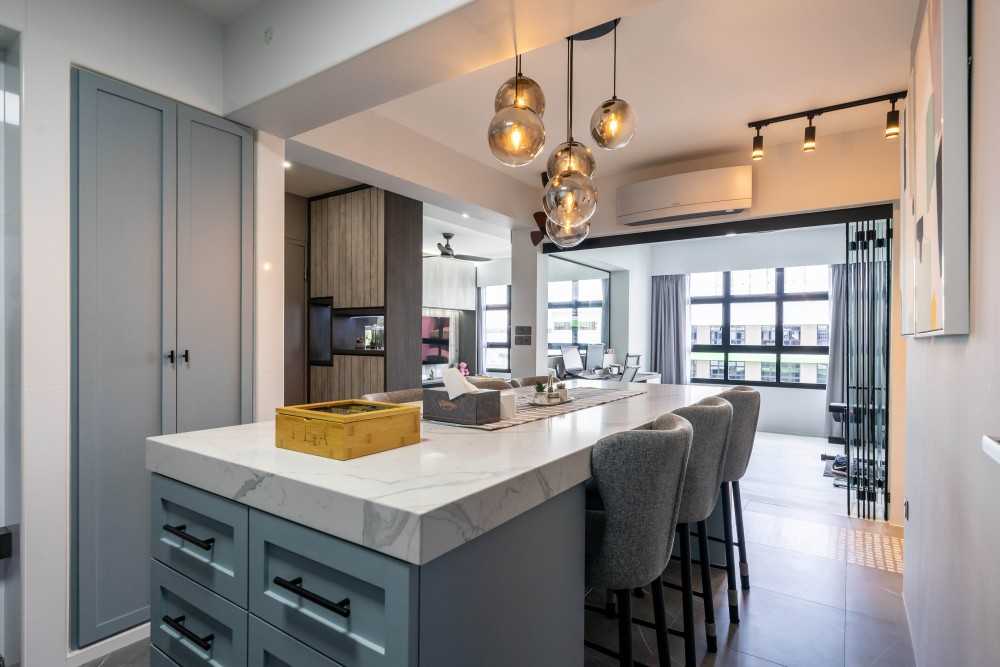 Contemporary Kitchen with Vinyl Flooring and Open Kitchen