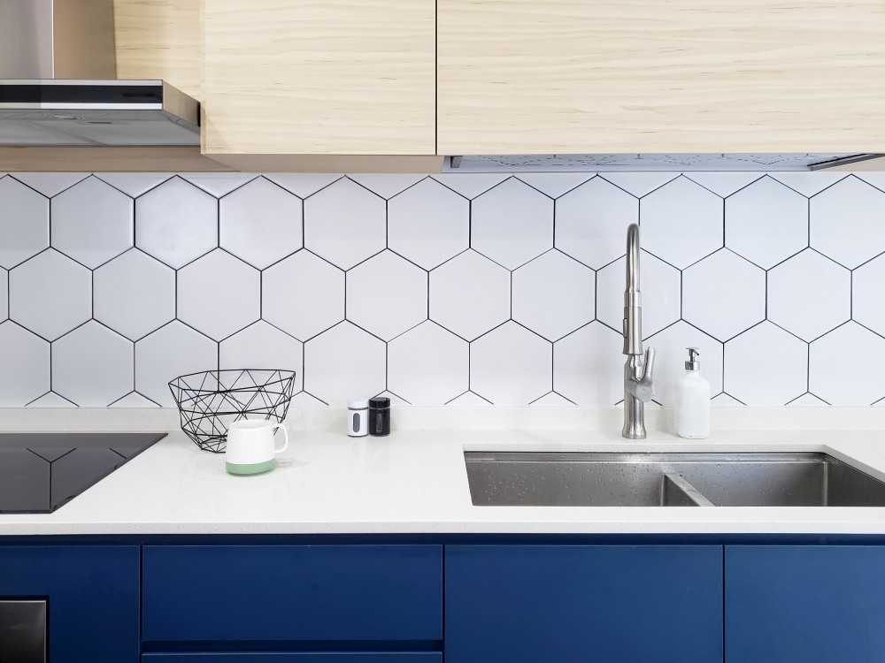 Modern Kitchen with Open Kitchen and Kitchen Backsplash
