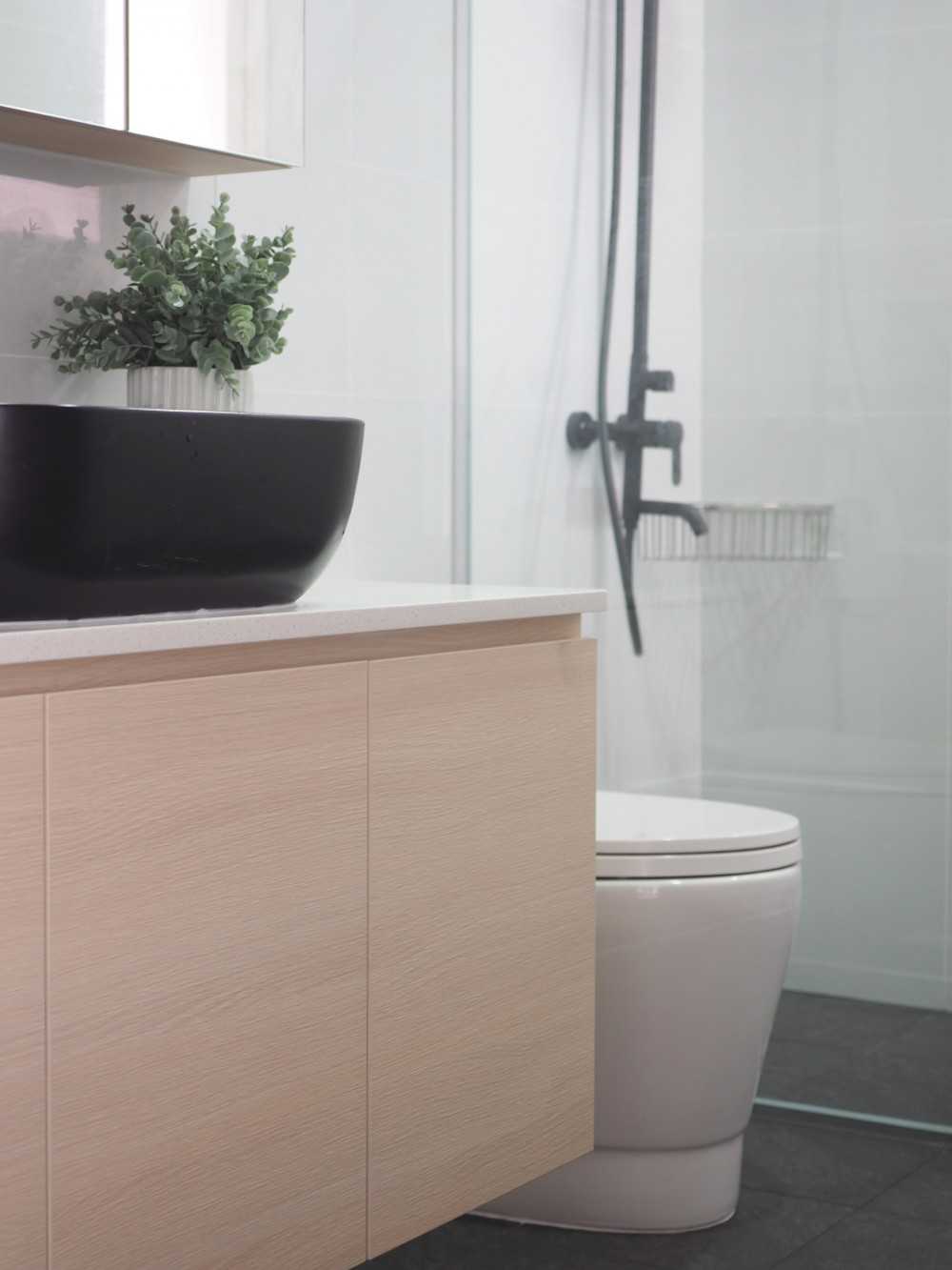 Modern Bathroom with Homogeneous Tiles and Mirror