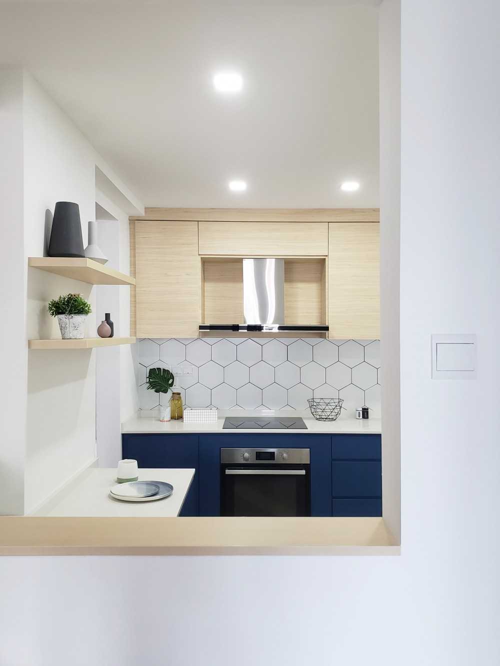 Modern Kitchen with Countertop and Kitchen Backsplash