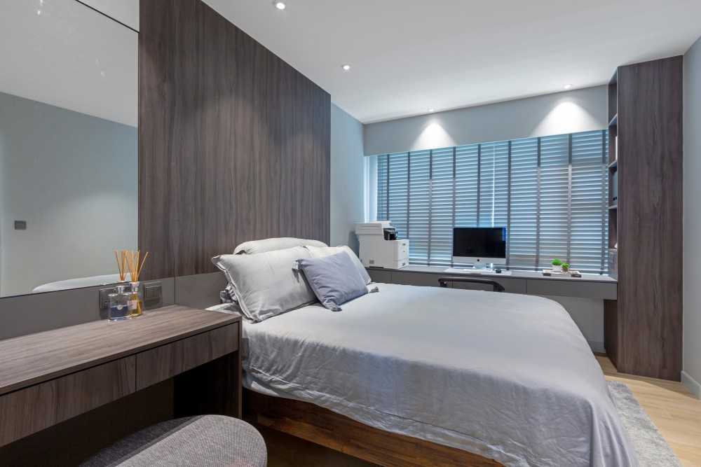 Minimalist Bedroom with Bookshelf and Feature Wall