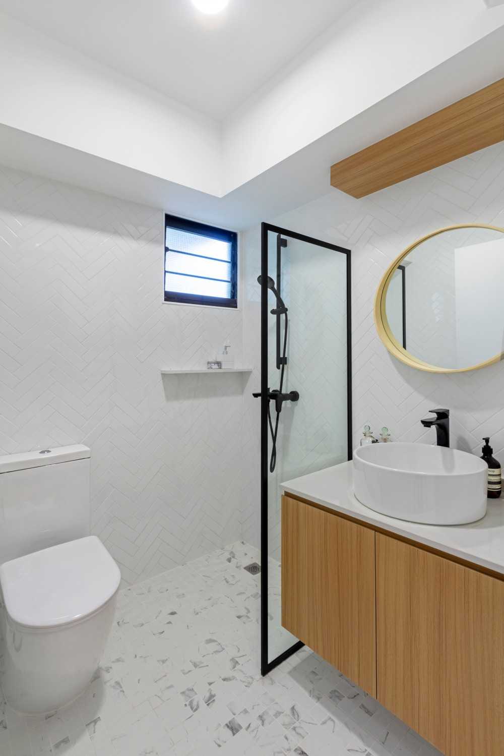 Minimalist Bathroom with Countertop and Homogeneous Tiles