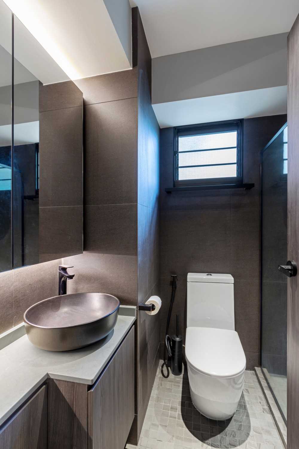 Minimalist Bathroom with Countertop and Homogeneous Tiles