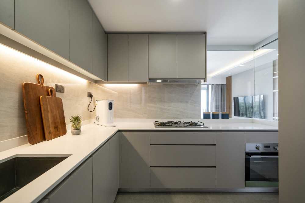 Contemporary Kitchen with Countertop and Homogeneous Tiles