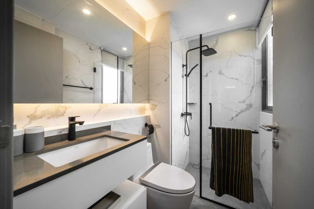 Contemporary Bathroom with Homogeneous Tiles and Mirror