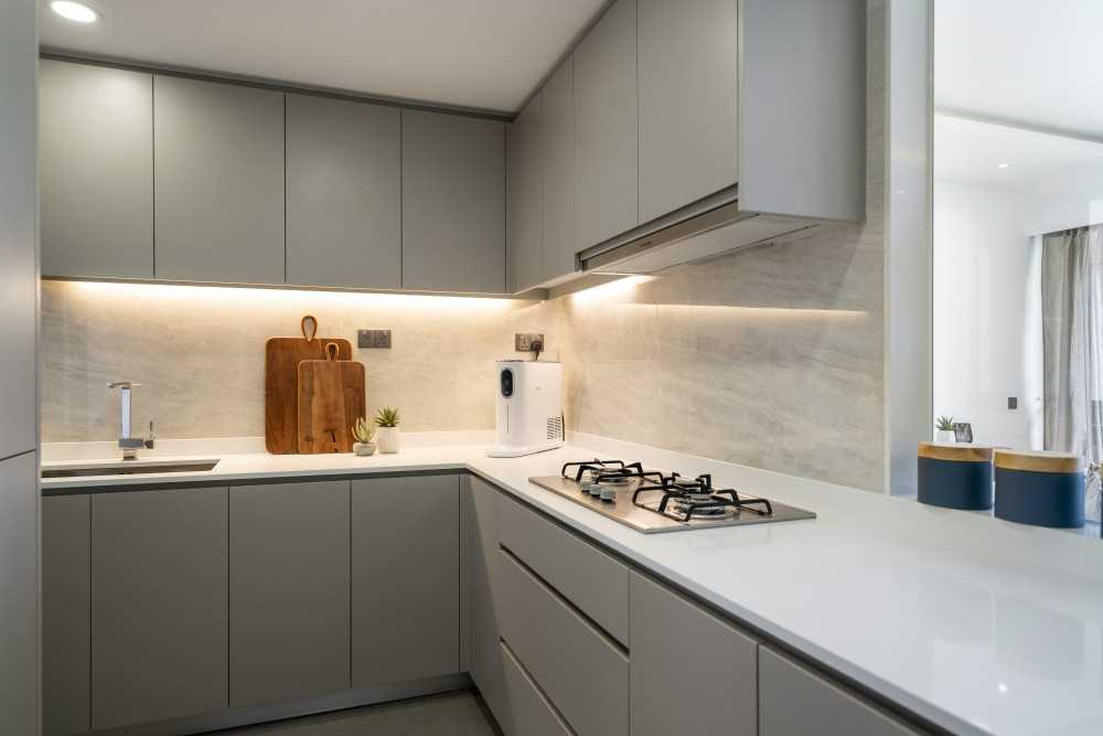 Contemporary Kitchen with Countertop and Homogeneous Tiles