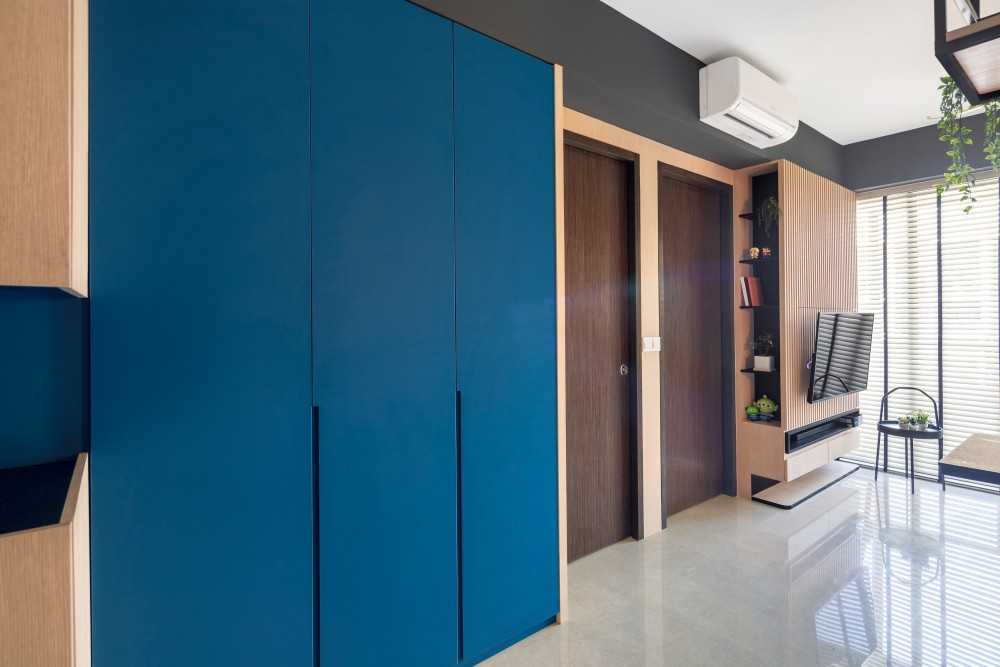 Modern Entryway with Shoe Rack and Small Storage