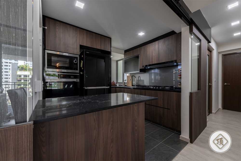 Contemporary Kitchen with Marble Floor and Open Kitchen