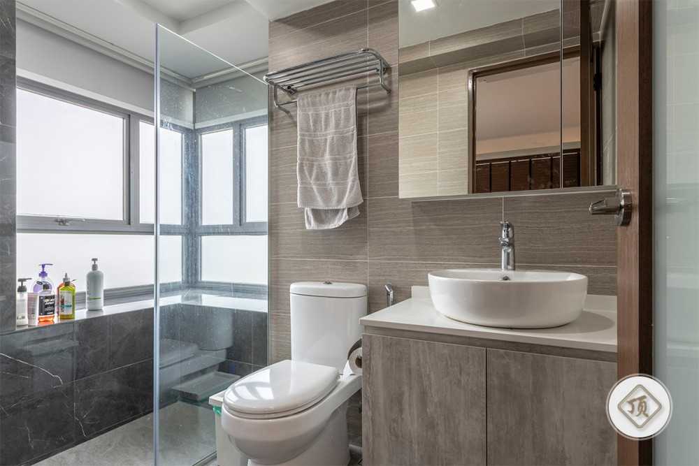 Contemporary Bathroom with Mirror and Shower Screen