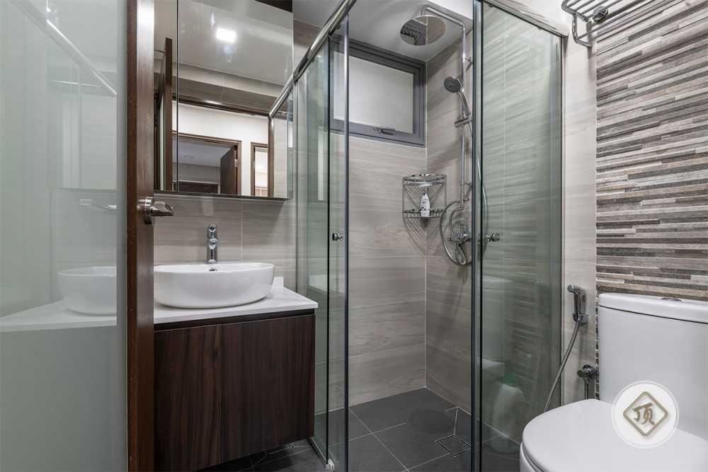 Contemporary Bathroom with Bathroom Storage and Bathroom Accessories