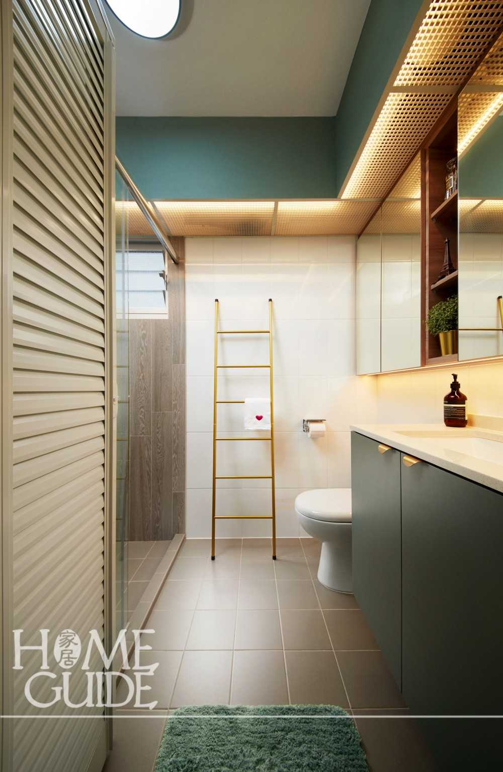 Modern Bathroom with Rainshower and Bathroom Accessories