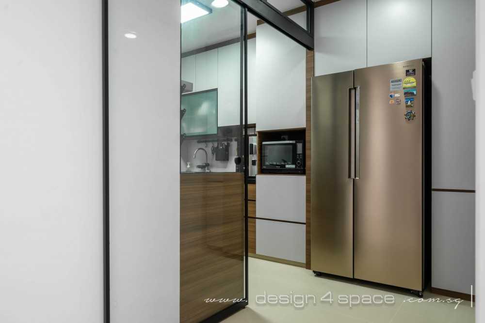 Contemporary Kitchen with Homogeneous Tiles and Kitchen Backsplash