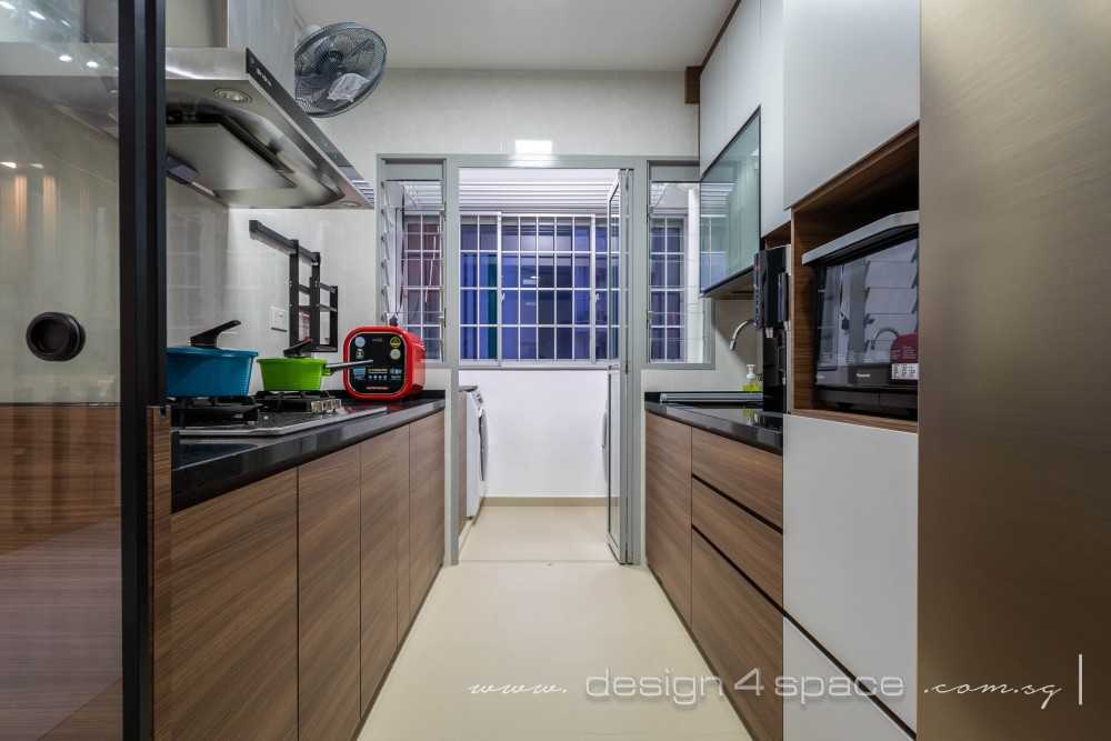 Contemporary Kitchen with Homogeneous Tiles and Kitchen Backsplash