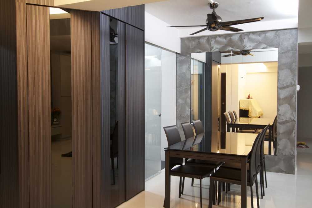 Modern Dining Room with Mirror and Cove Lighting