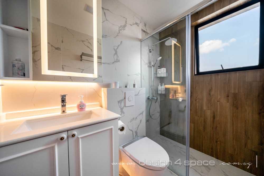 Modern Bathroom with Homogeneous Tiles and Mirror