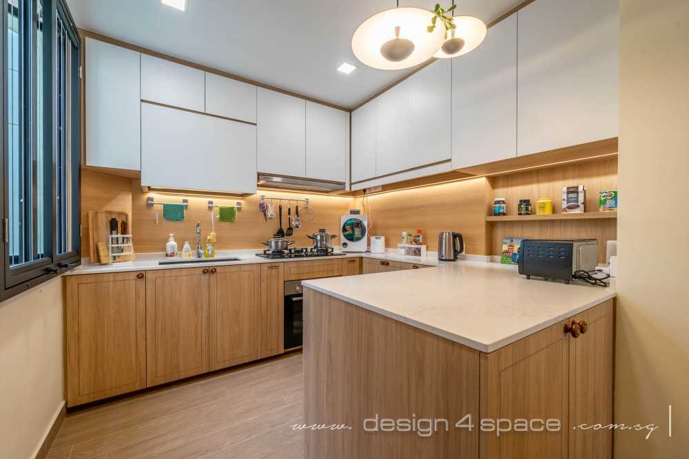 Modern Kitchen with Vinyl Flooring and Parquet Floor