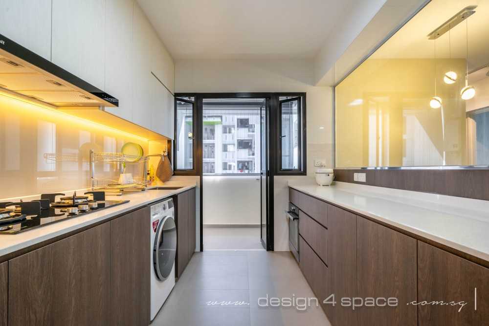 Modern Kitchen with Homogeneous Tiles and Kitchen Backsplash