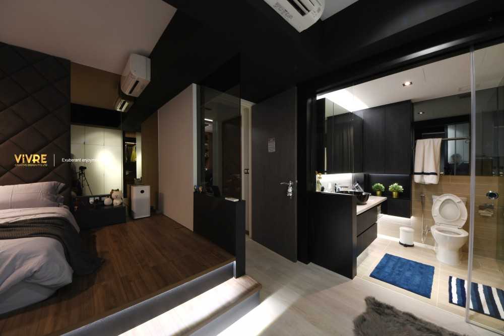 Modern Bathroom with Vinyl Flooring and Wood Flooring