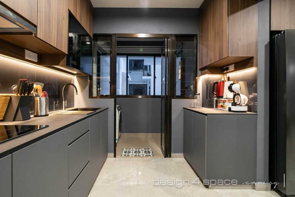 Modern Kitchen with Countertop and Homogeneous Tiles