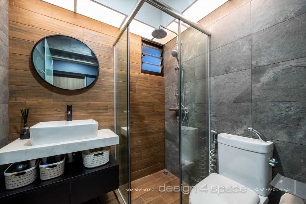 Modern Bathroom with Homogeneous Tiles and Wood Flooring
