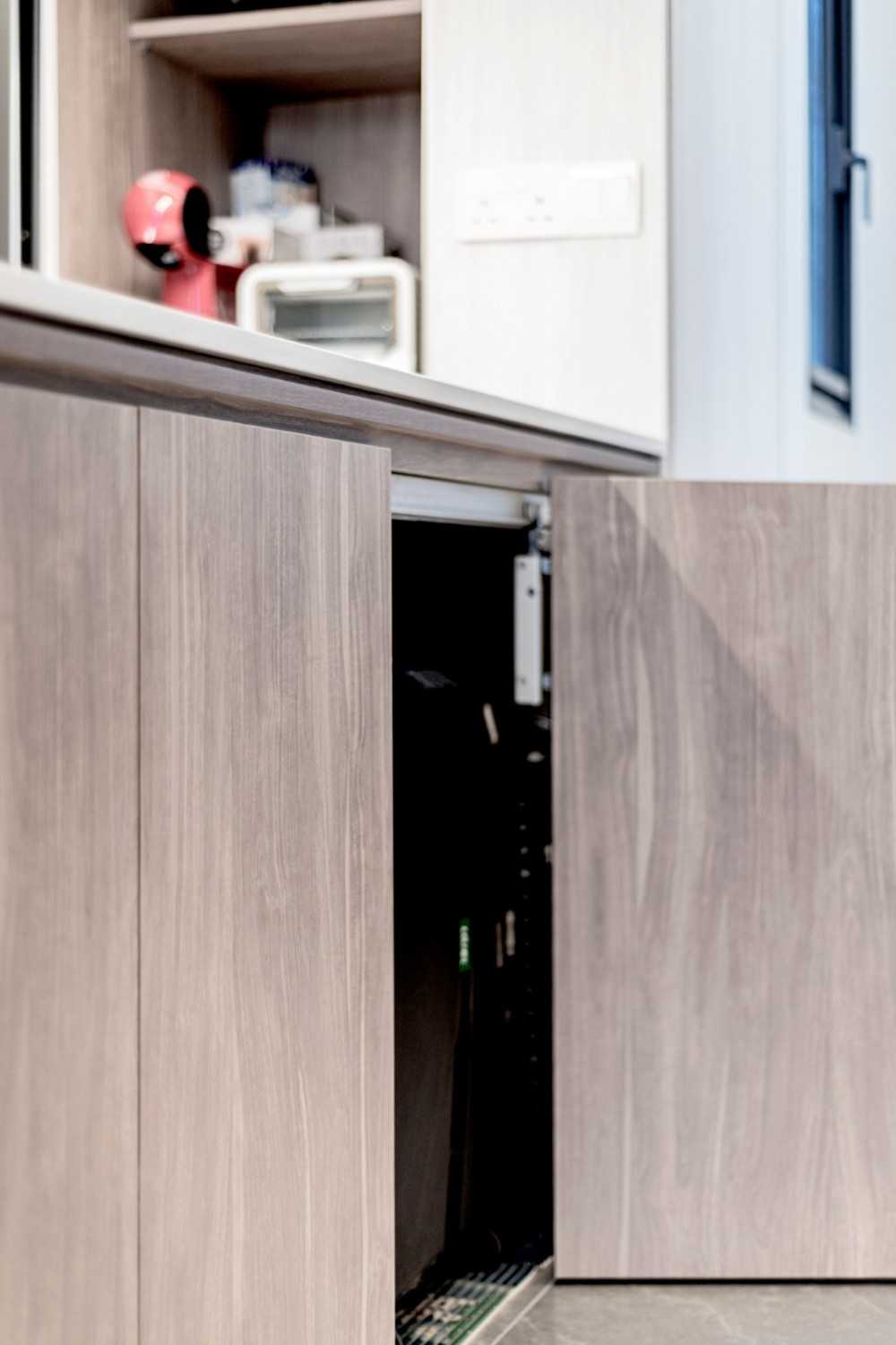 Modern Kitchen with Countertop and Open Kitchen