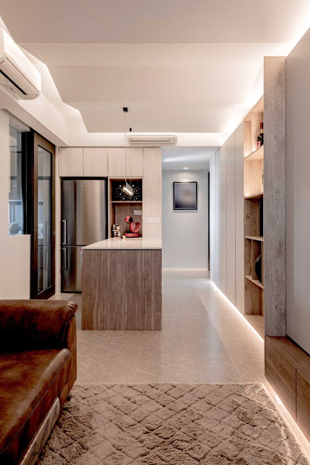 Modern Kitchen with Countertop and Homogeneous Tiles