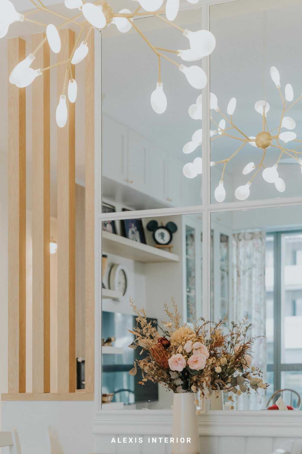 Country Dining Room with Mirror and Dining Table