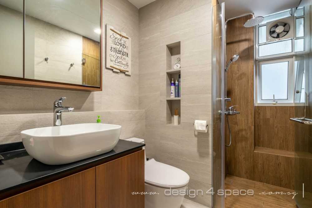 Modern Bathroom with Mirror and Bathtub