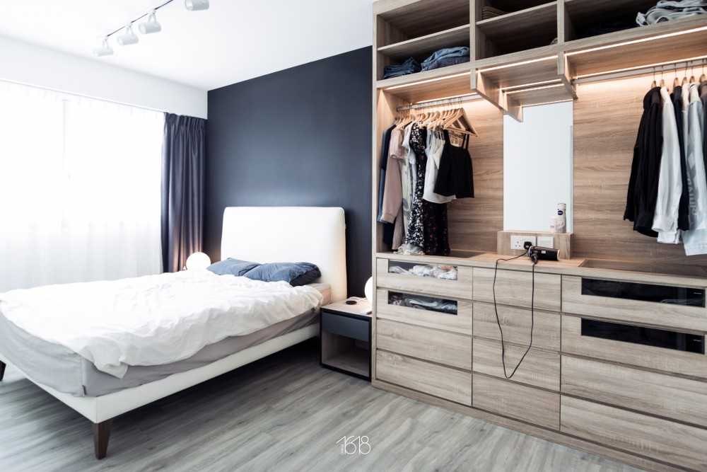 Minimalist Bedroom with Vinyl Flooring and Mirror