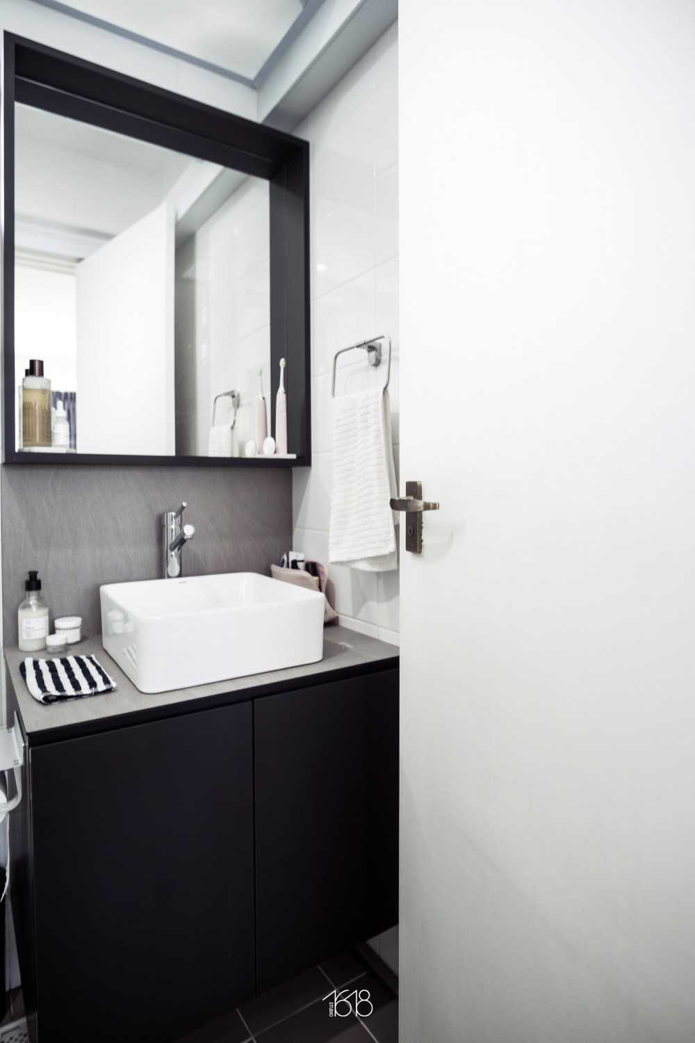 Minimalist Bathroom with Mirror and Vanity Counter