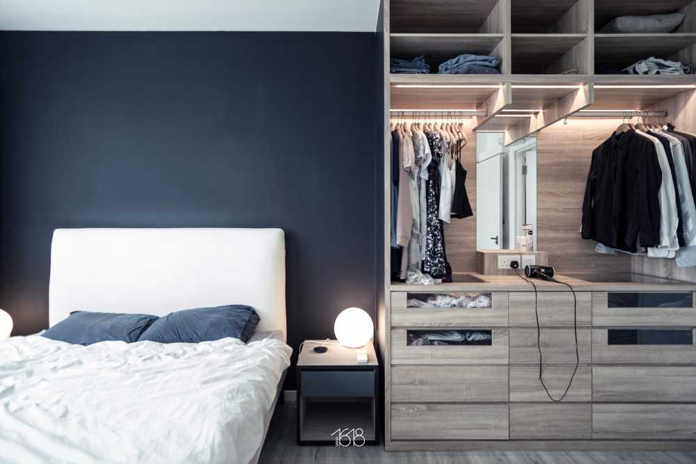 Minimalist Bedroom with Vinyl Flooring and Mirror