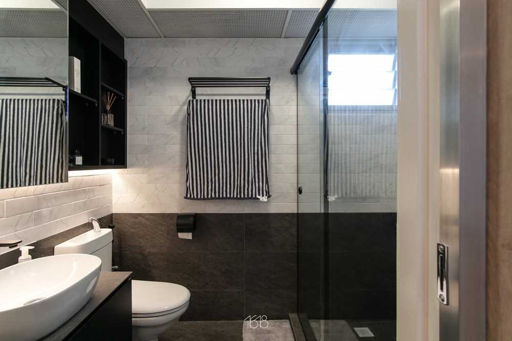 Scandinavian Bathroom with Countertop and Homogeneous Tiles
