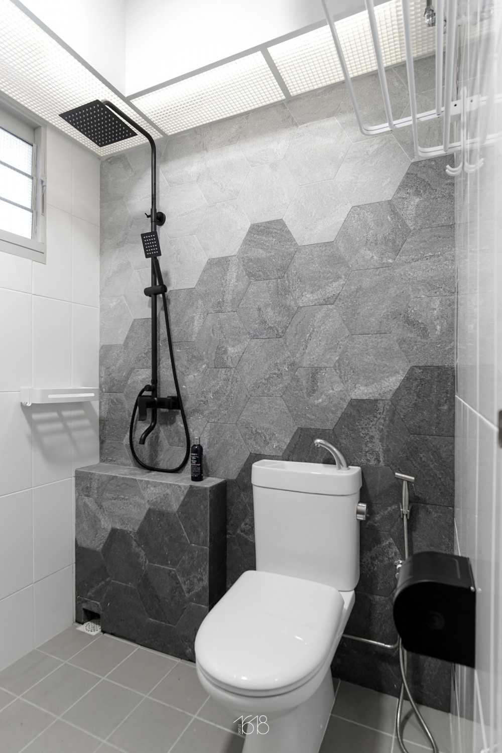 Scandinavian Bathroom with Homogeneous Tiles and Cove Lighting