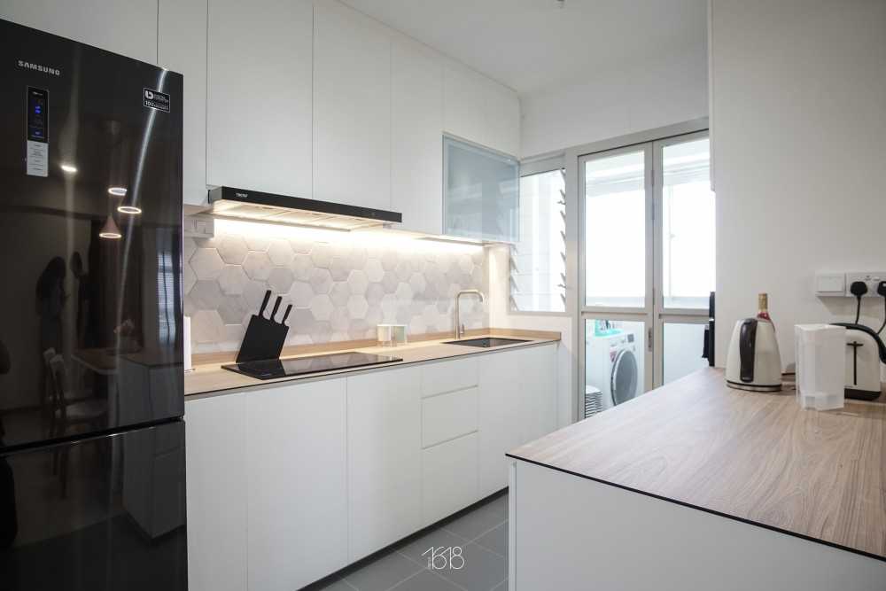Scandinavian Kitchen with Countertop and Homogeneous Tiles