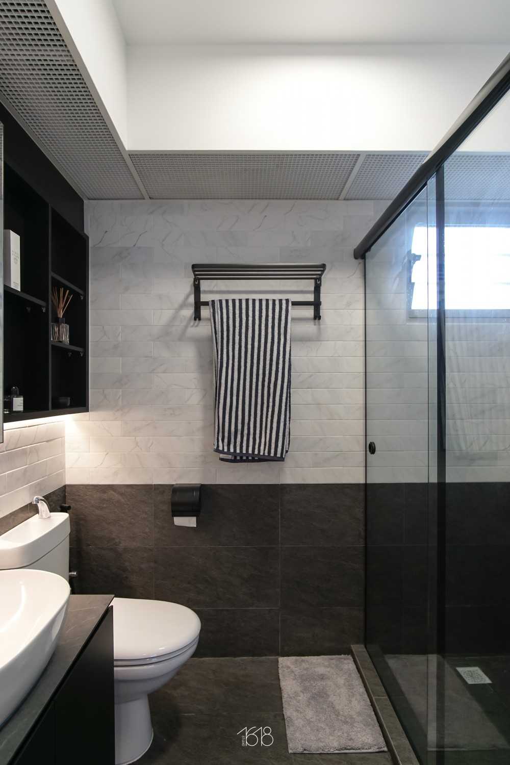 Scandinavian Bathroom with Homogeneous Tiles and Bathroom Storage