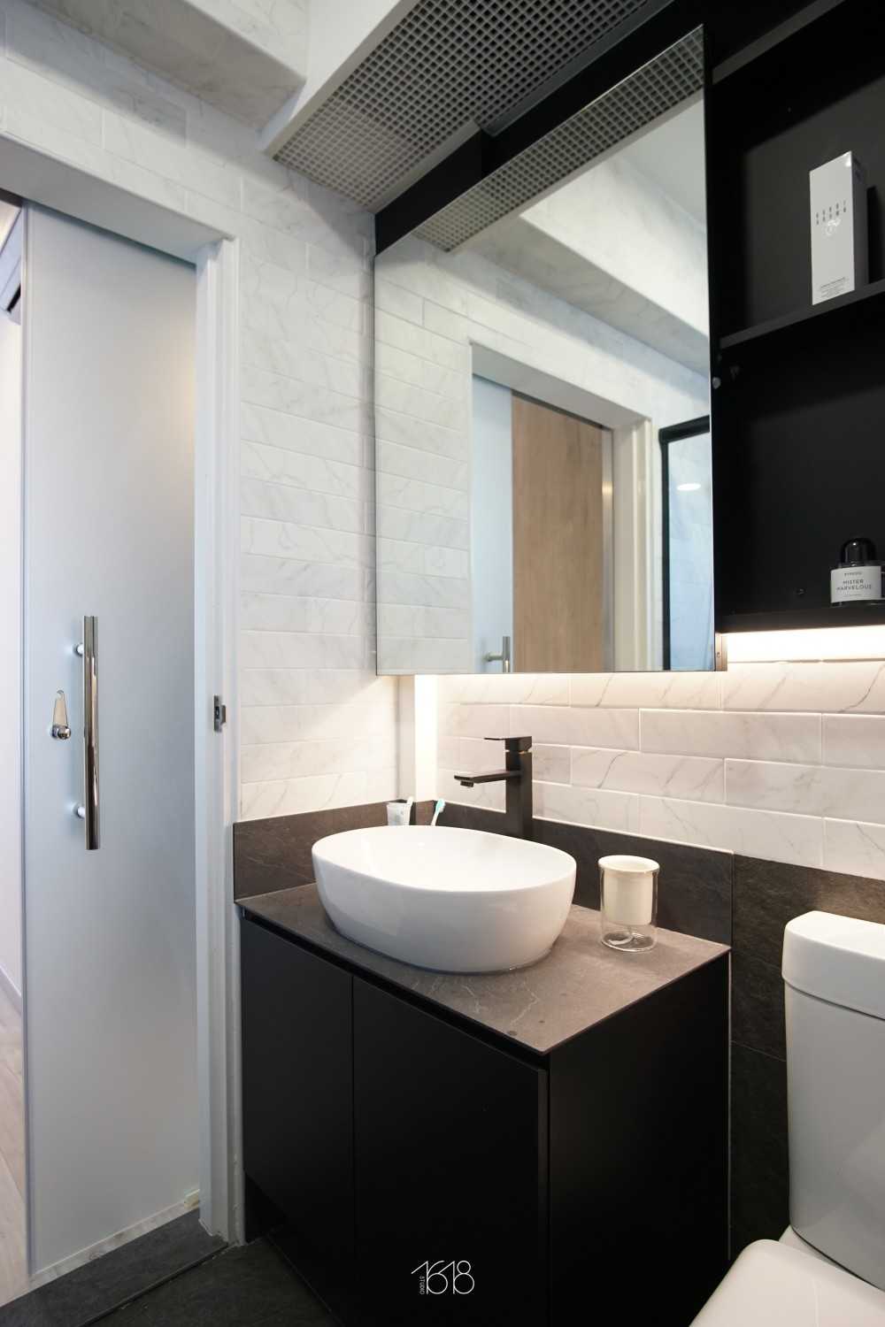 Scandinavian Bathroom with Countertop and Homogeneous Tiles
