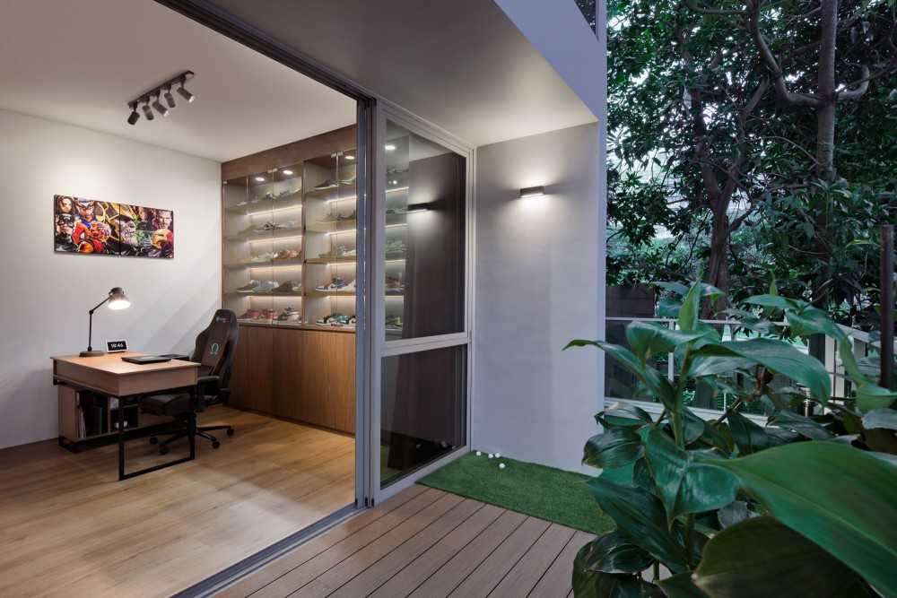 Contemporary Outdoor with Trellis and Green Wall