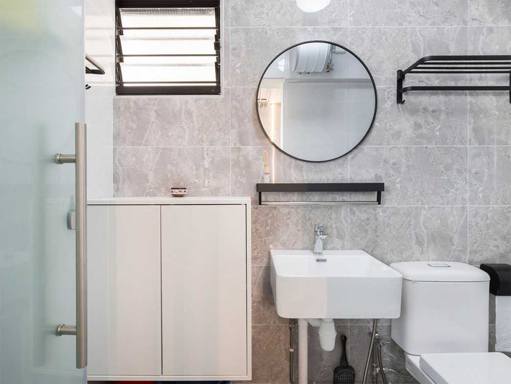 Modern Bathroom with Mirror and Bathroom Mirrors